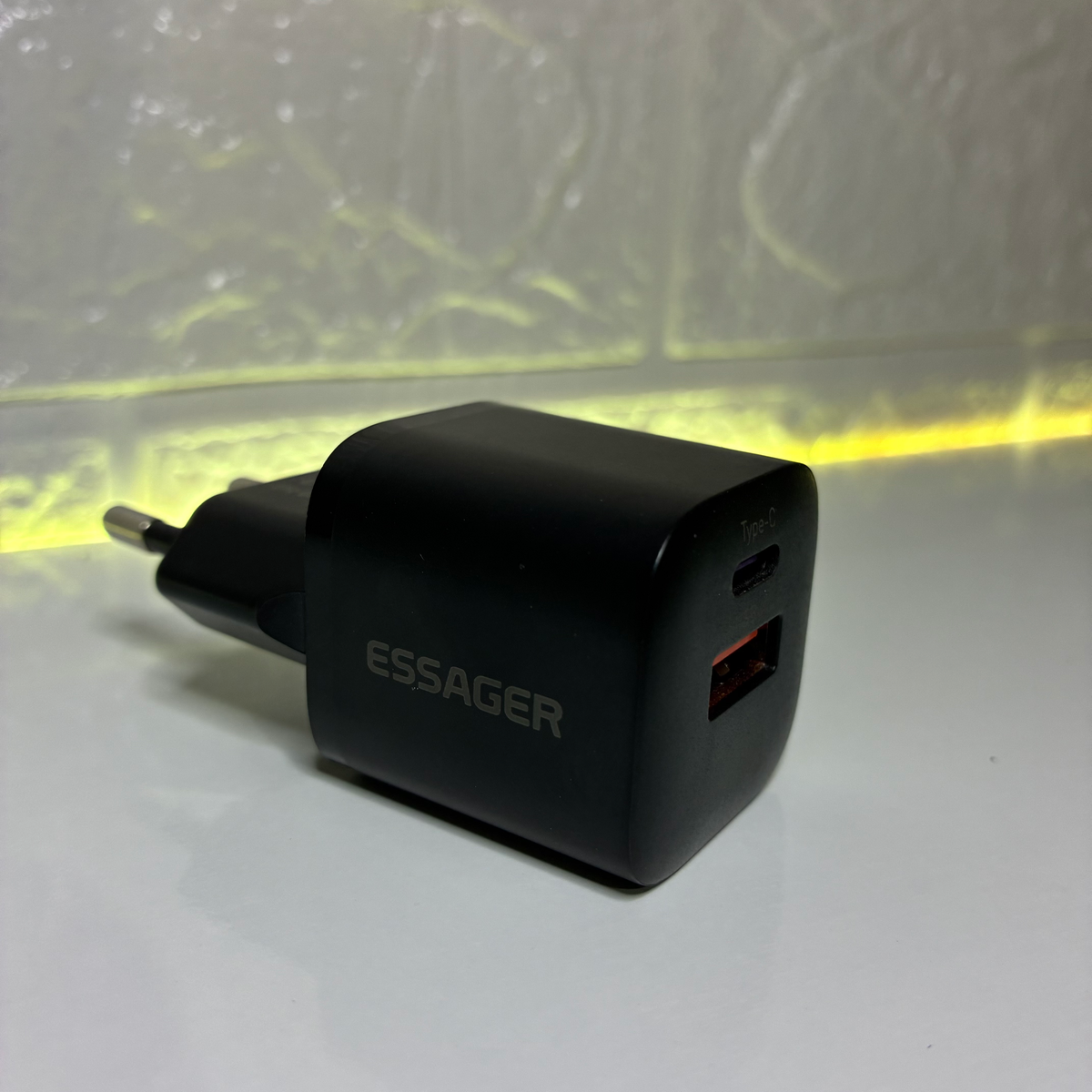 شاحن Essager